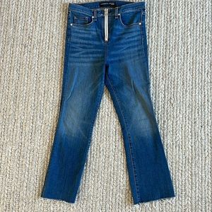 Veronica Beard light wash jeans. Size 28. Style J0720371CAD